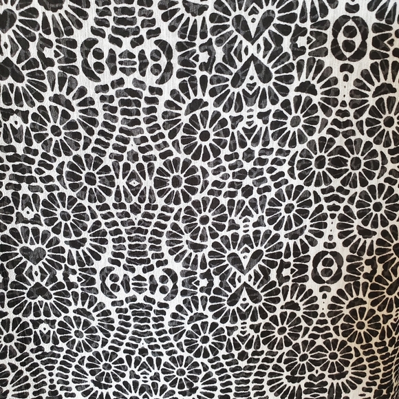 Fever XL Black and White Flowy Sleeveless Top - Picture 5 of 5